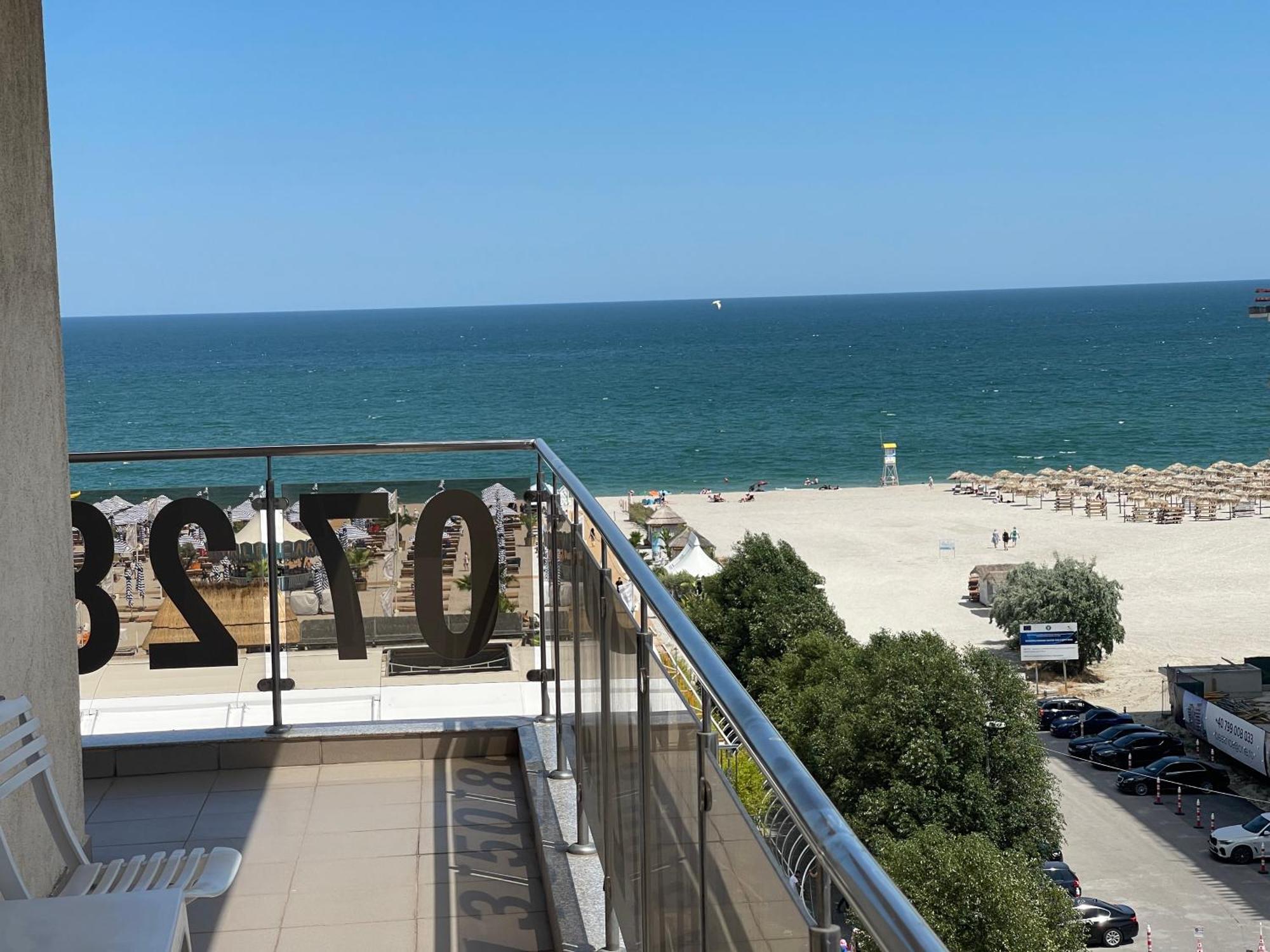 Summerland Sea-View Luxury Apartment ママイア エクステリア 写真